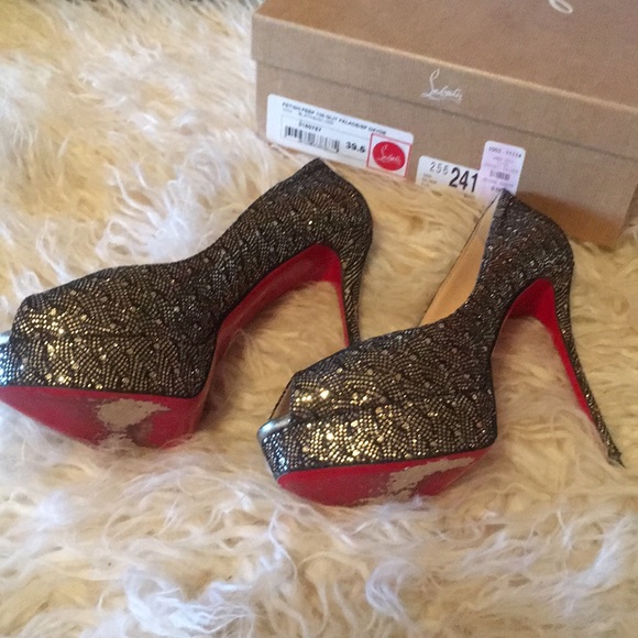 ⭐️👠Christian Louboutin glitter platform pumps. - Picture 8 of 8